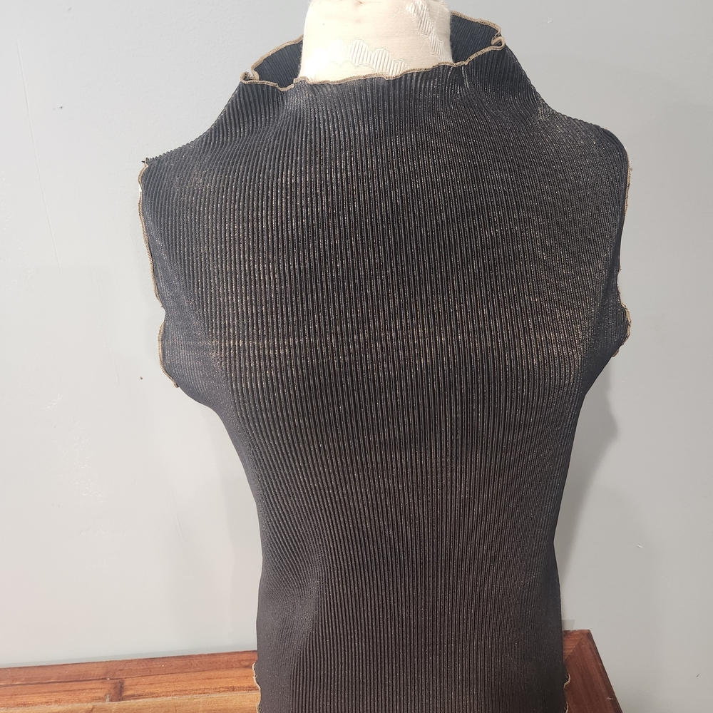 Chic Black Sleeveless Women's Blouse